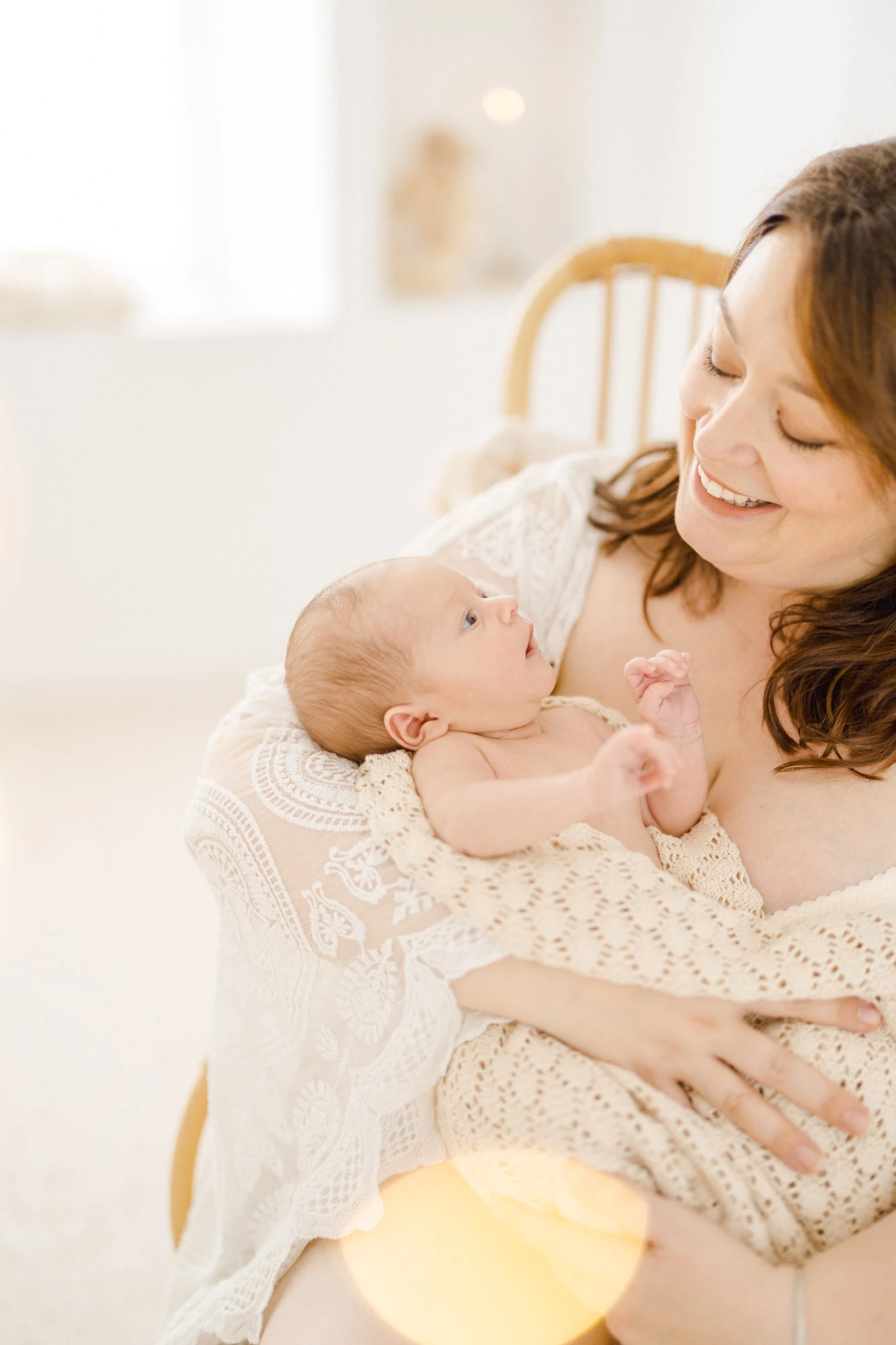 bonheur sourire enfant beige rose